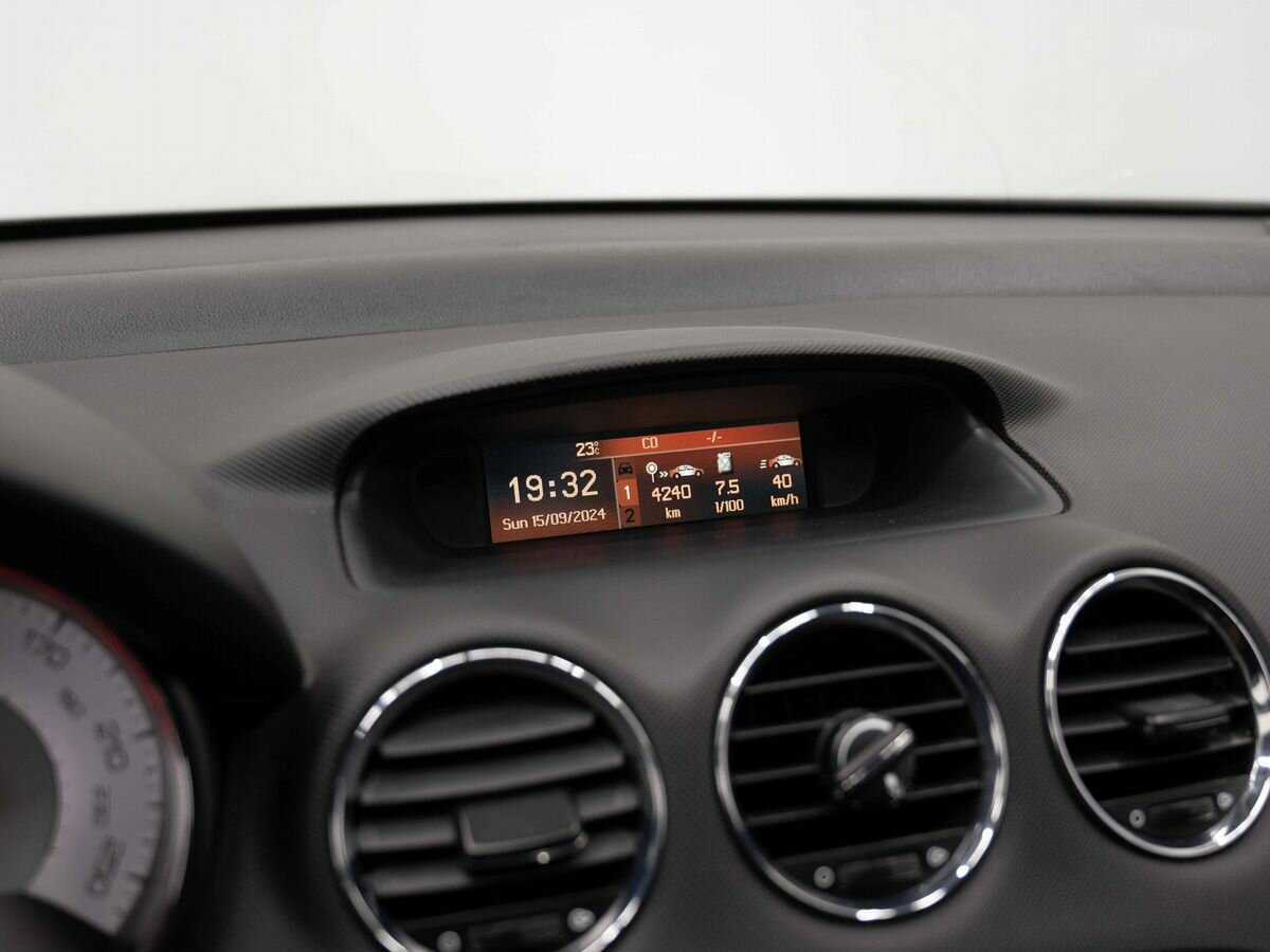 Peugeot 308 с пробегом — 2010 год. Фото: #16