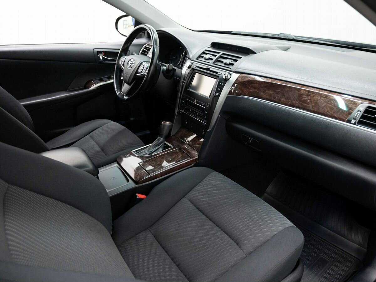 Toyota Camry с пробегом — 2016 год. Фото: #10