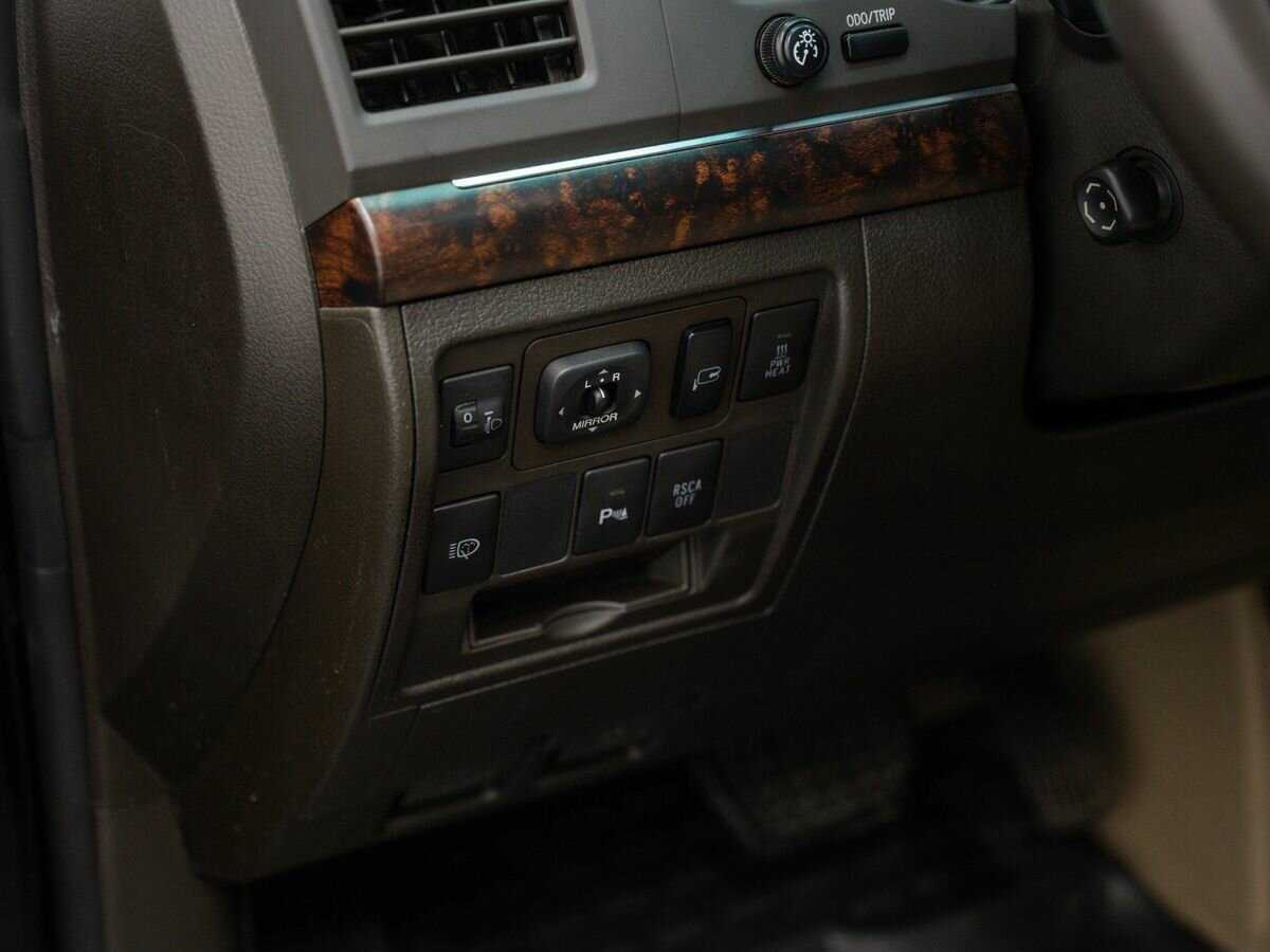 Toyota Land Cruiser с пробегом — 2011 год. Фото: #16