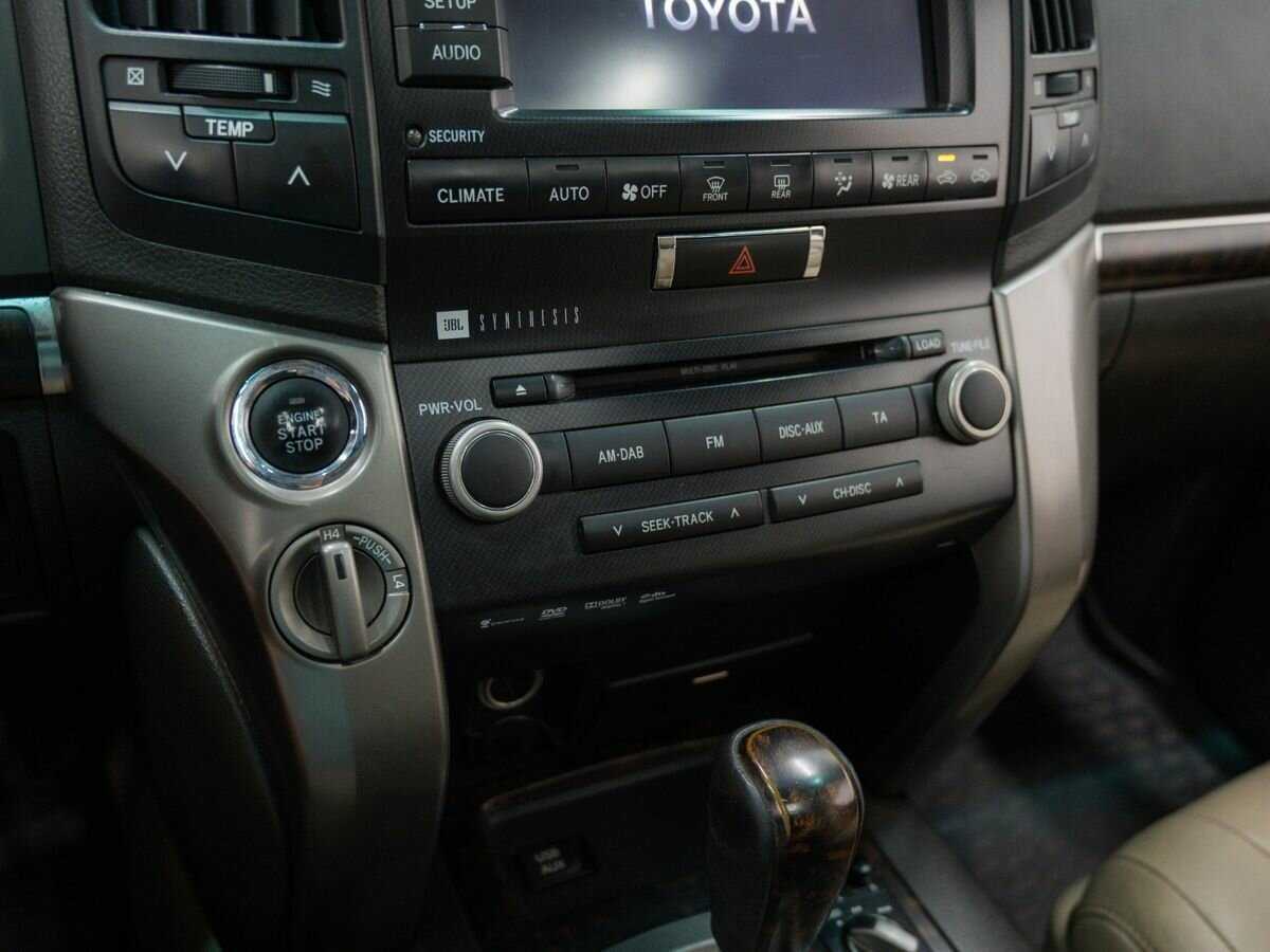 Toyota Land Cruiser с пробегом — 2011 год. Фото: #21