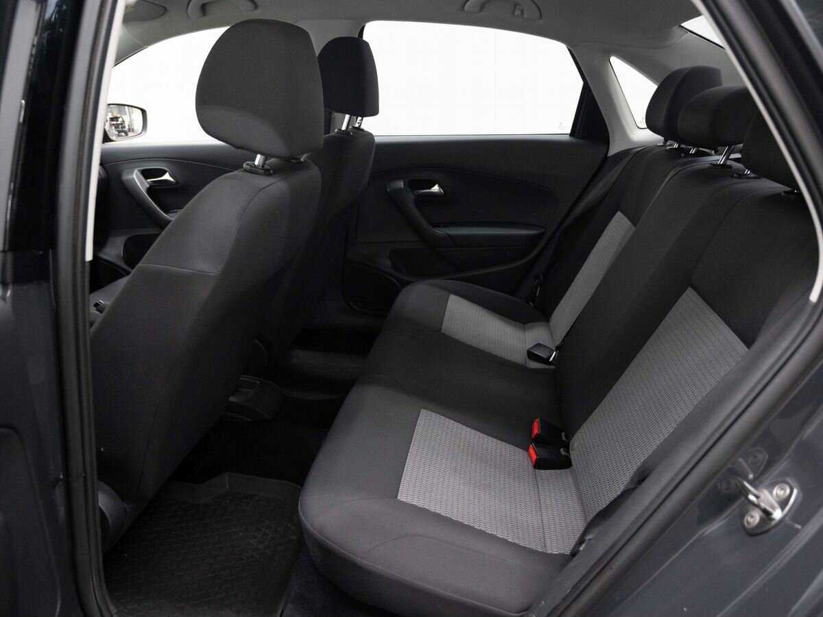 Volkswagen Polo с пробегом — 2011 год. Фото: #8