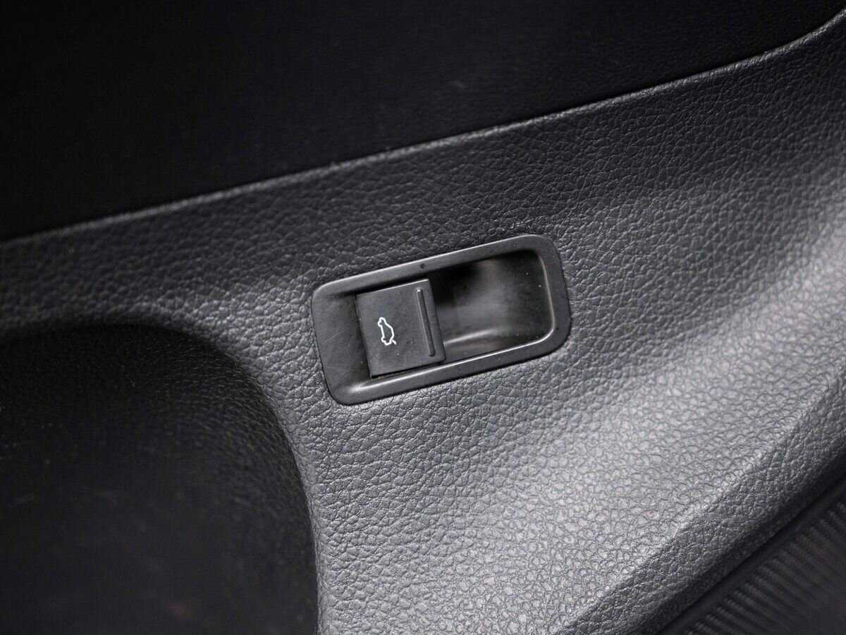 Volkswagen Polo с пробегом — 2011 год. Фото: #15