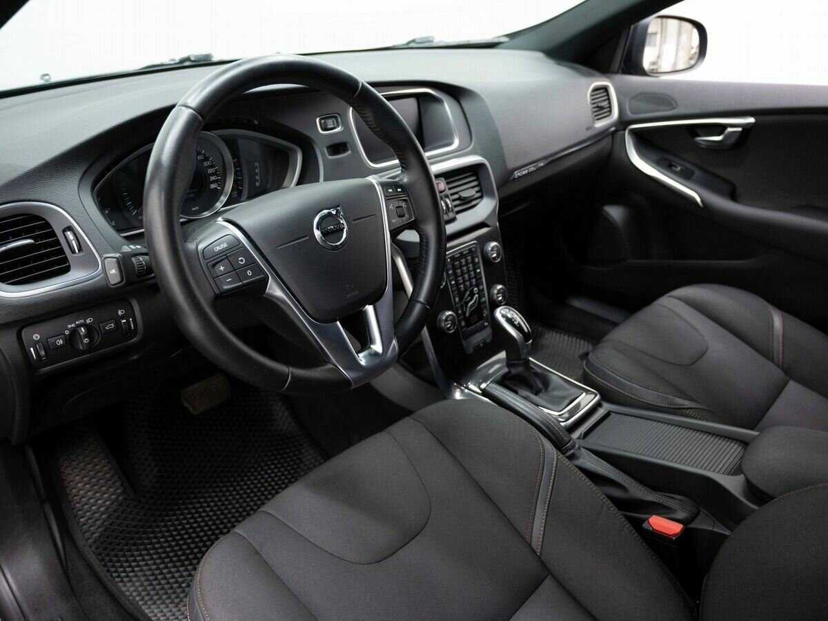 Volvo V40 Cross Country с пробегом — 2017 год. Фото: #6