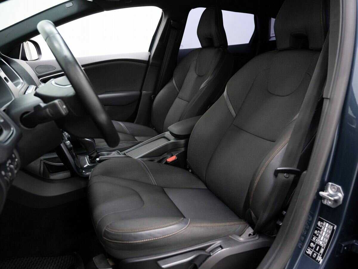 Volvo V40 Cross Country с пробегом — 2017 год. Фото: #7