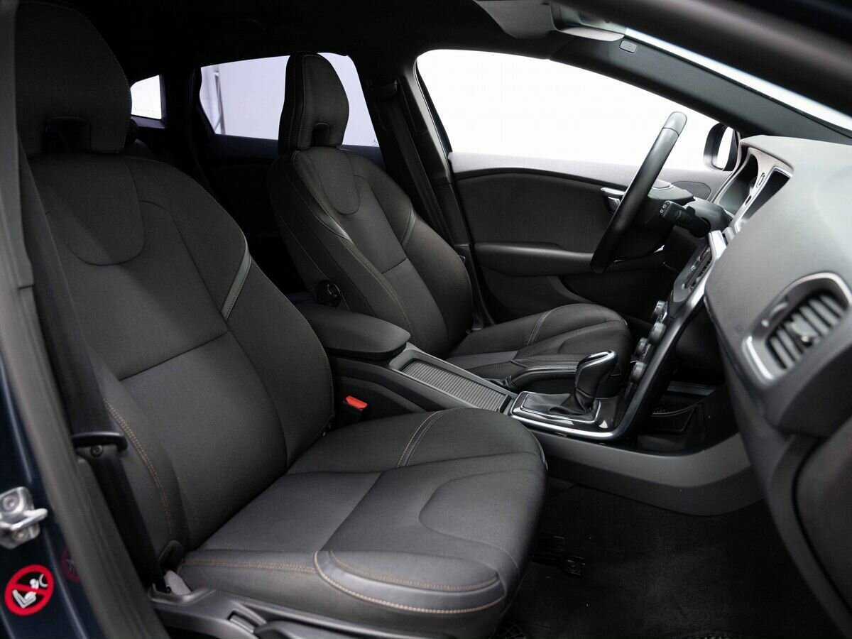 Volvo V40 Cross Country с пробегом — 2017 год. Фото: #11