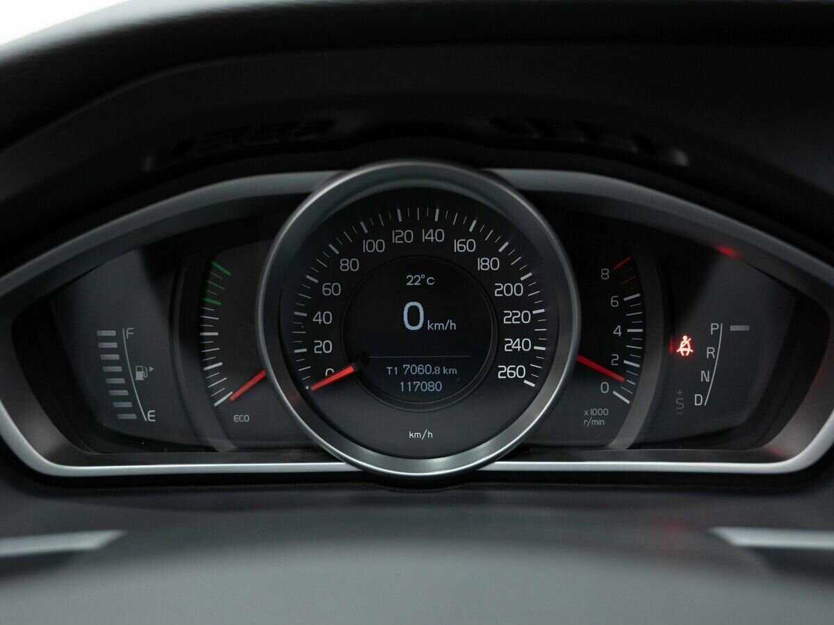 Volvo V40 Cross Country с пробегом — 2017 год. Фото: #14