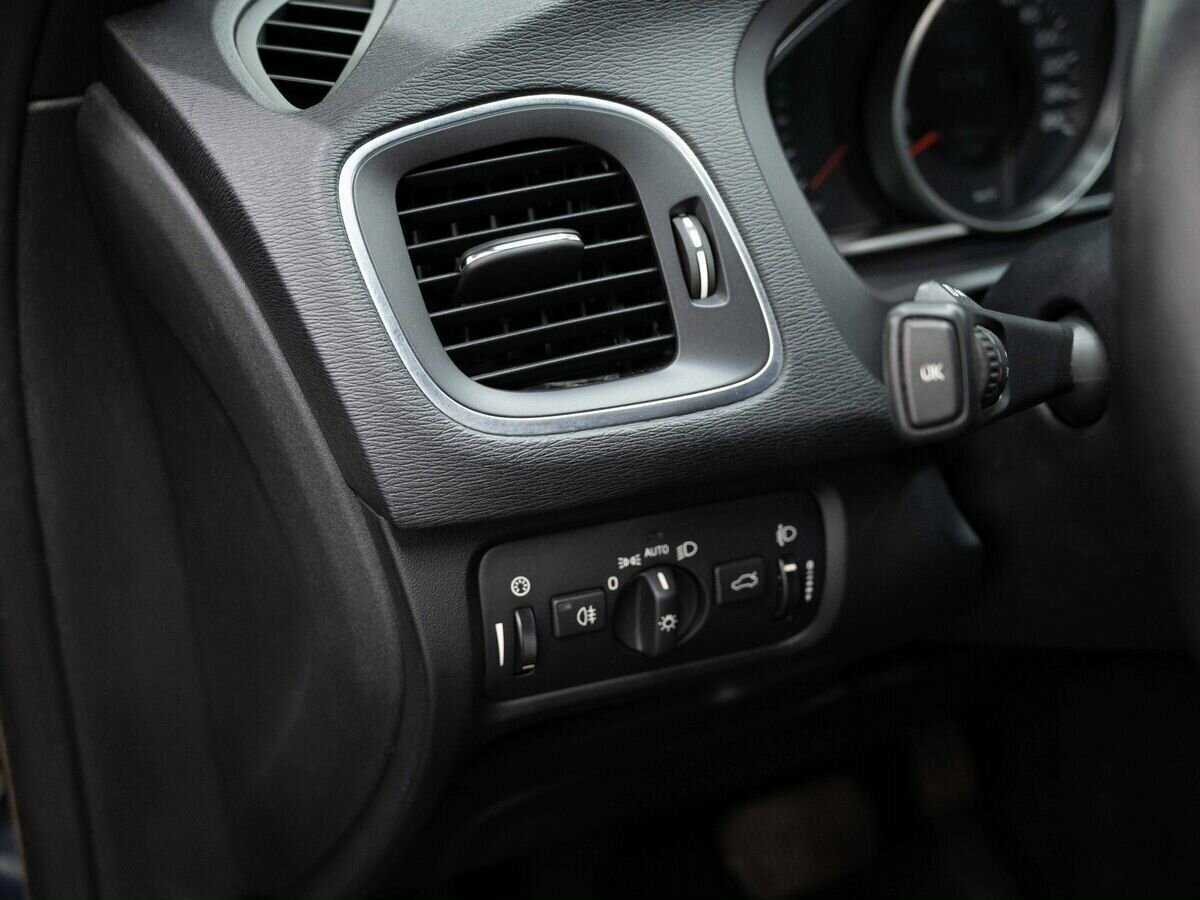 Volvo V40 Cross Country с пробегом — 2017 год. Фото: #20