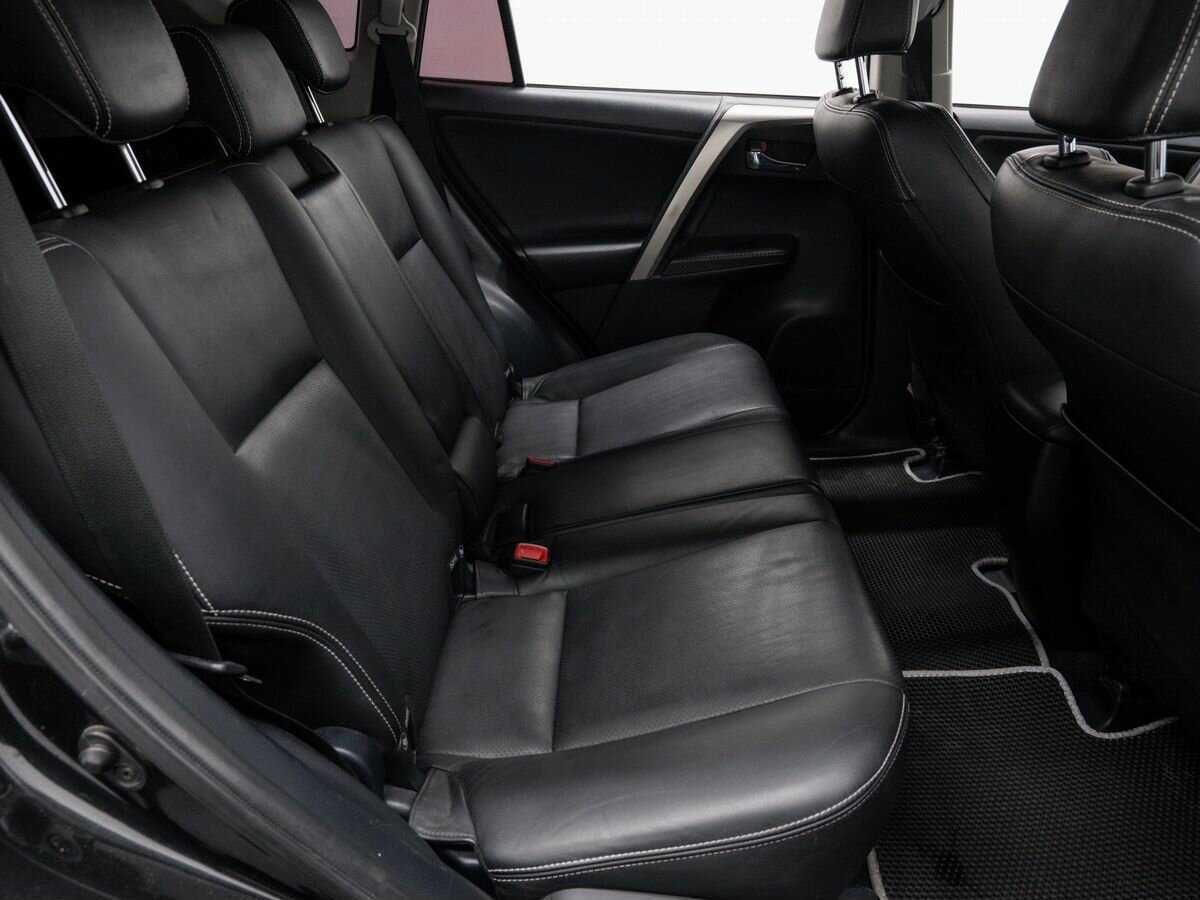 Toyota RAV4 с пробегом — 2014 год. Фото: #8