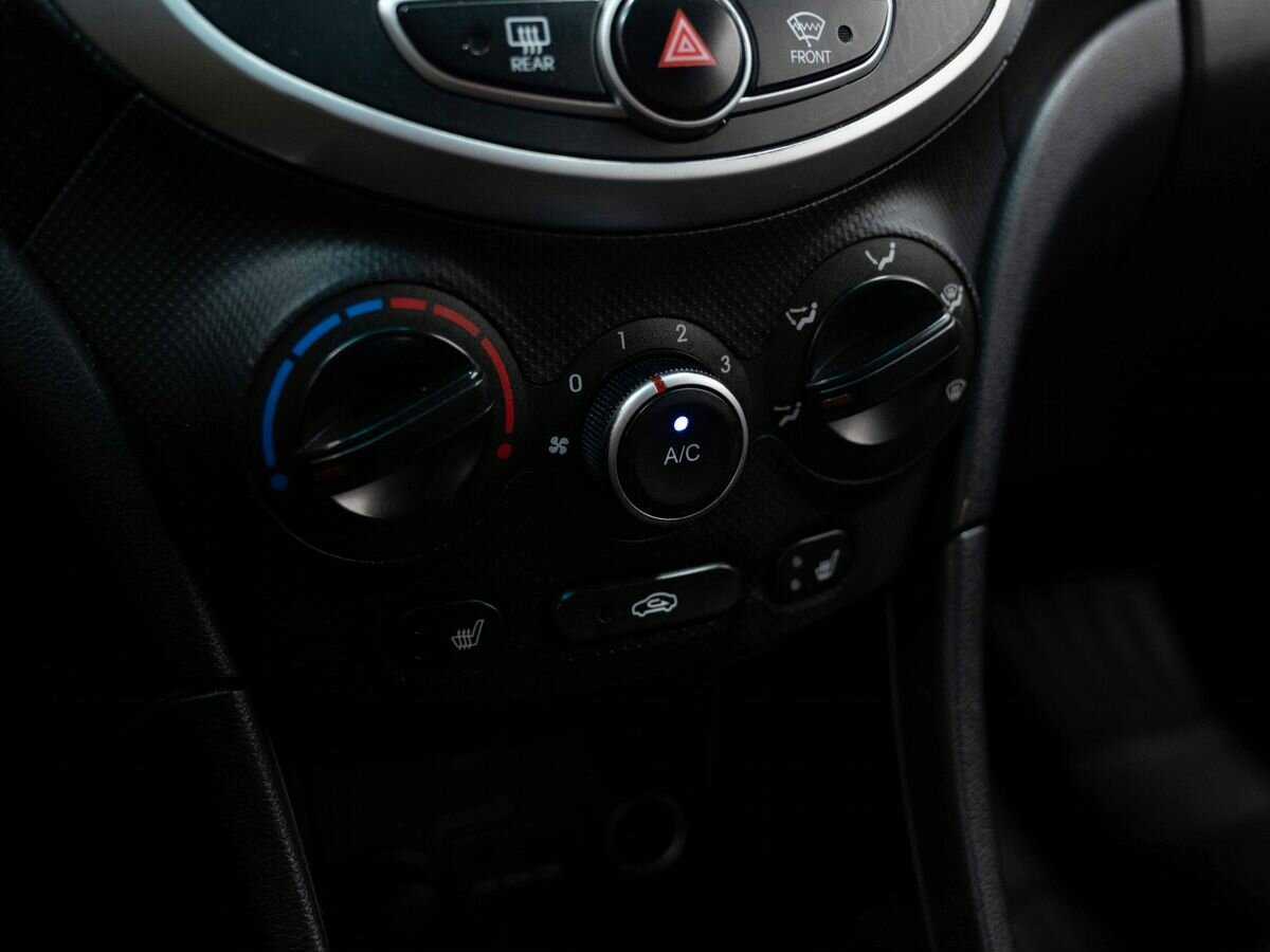 Hyundai Solaris с пробегом — 2013 год. Фото: #19