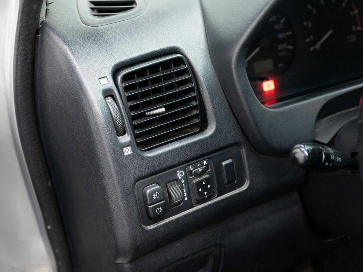 Mitsubishi Space Star с пробегом — 2002 год. Фото: #14