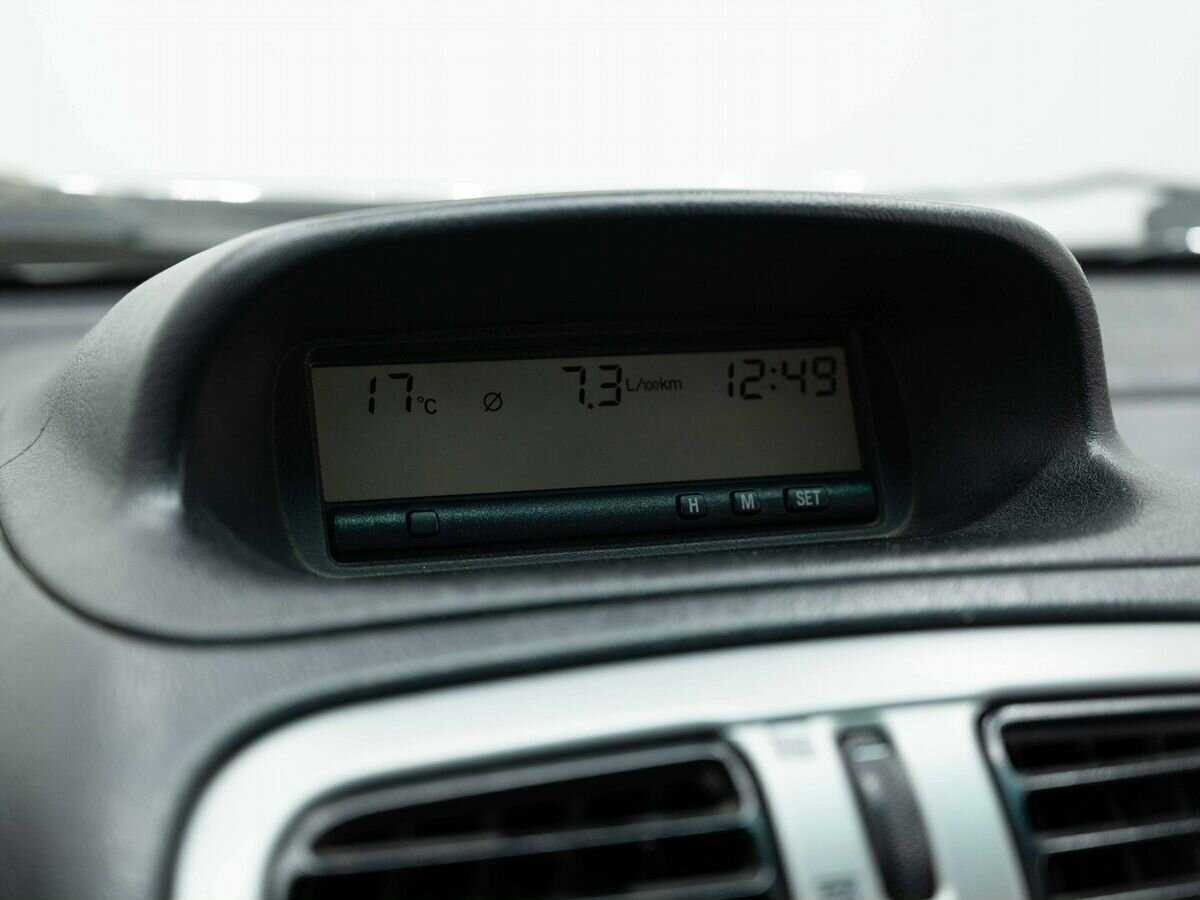 Mitsubishi Space Star с пробегом — 2002 год. Фото: #15