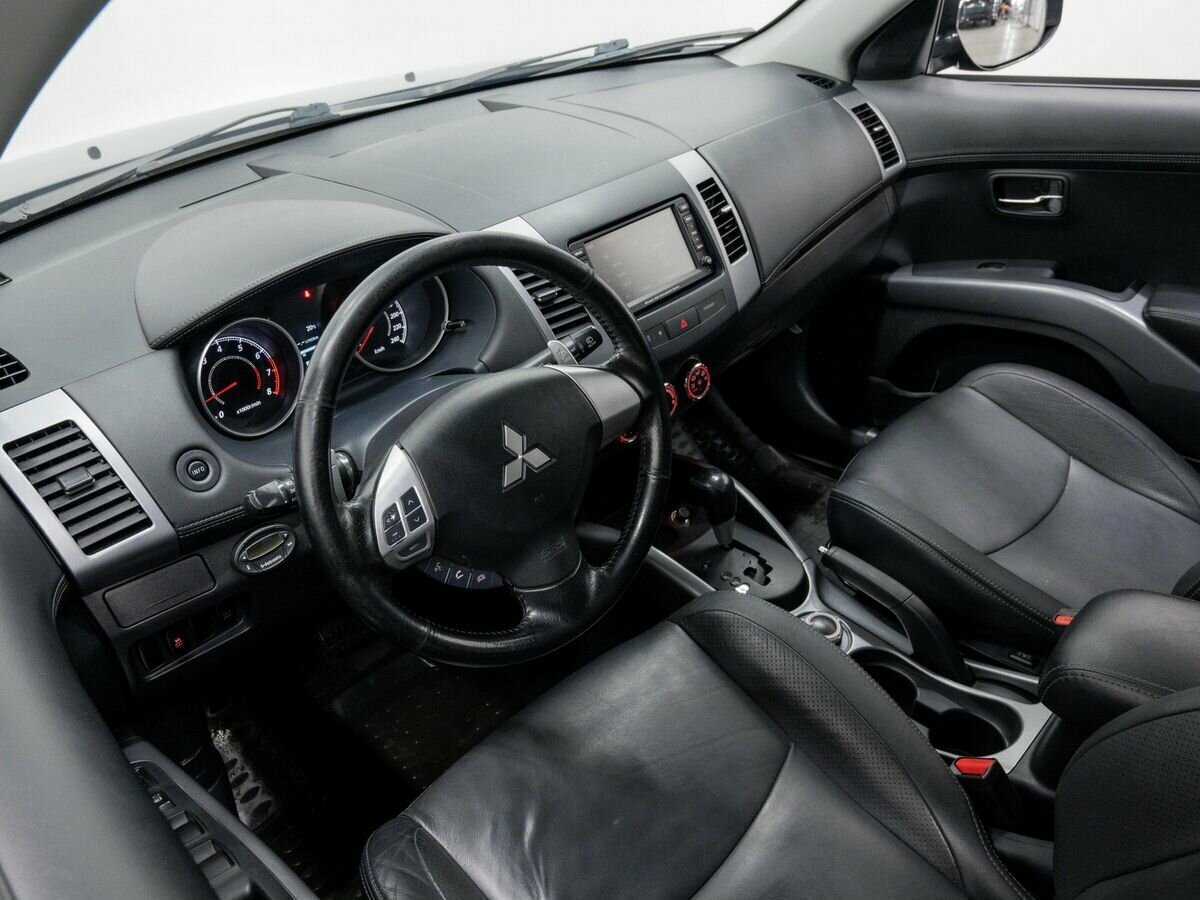 Mitsubishi Outlander с пробегом — 2011 год. Фото: #11