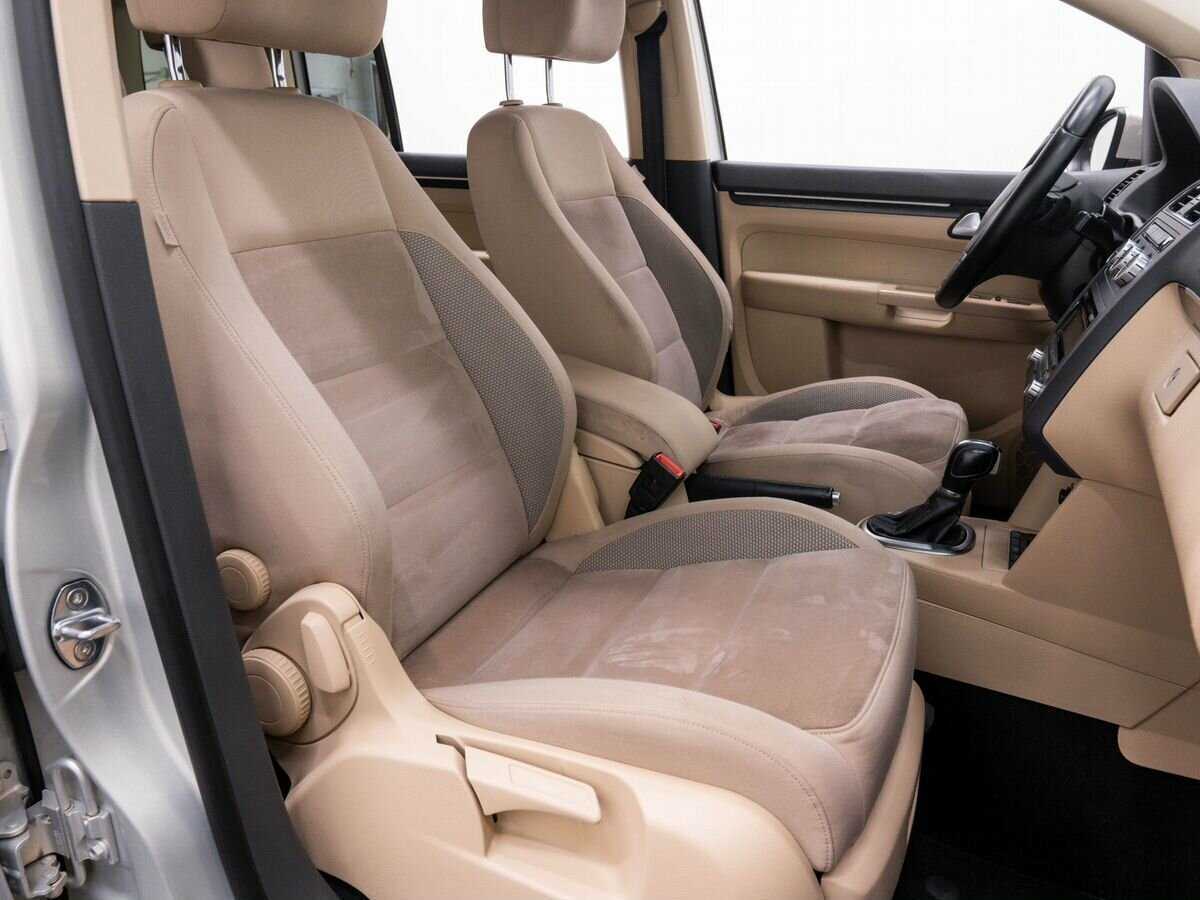 Volkswagen Touran с пробегом — 2013 год. Фото: #7