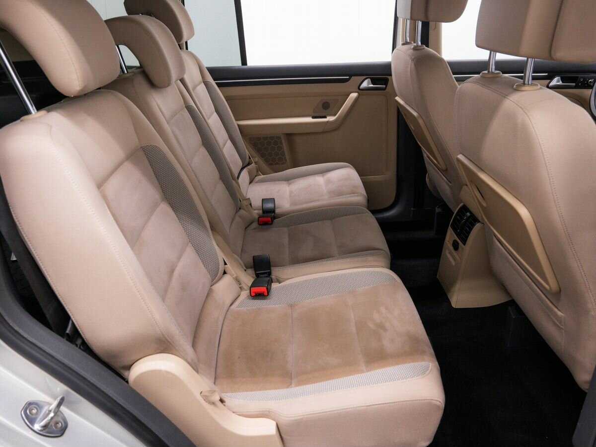 Volkswagen Touran с пробегом — 2013 год. Фото: #8