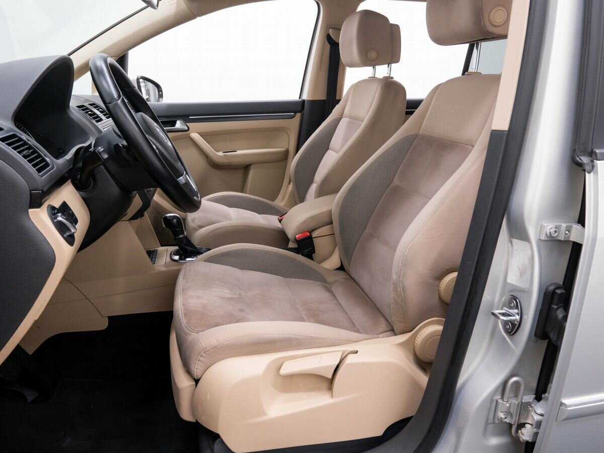 Volkswagen Touran с пробегом — 2013 год. Фото: #13