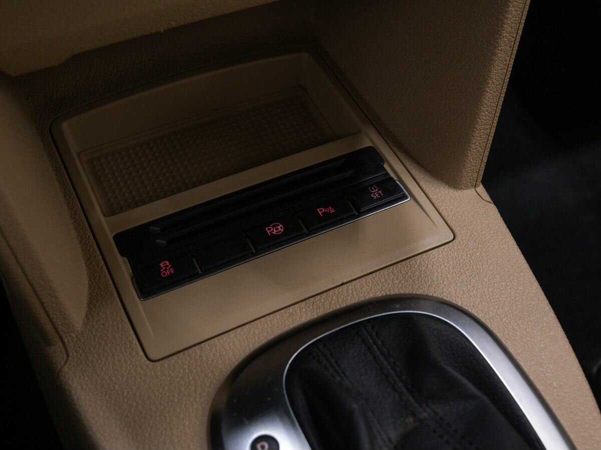 Volkswagen Touran с пробегом — 2013 год. Фото: #18