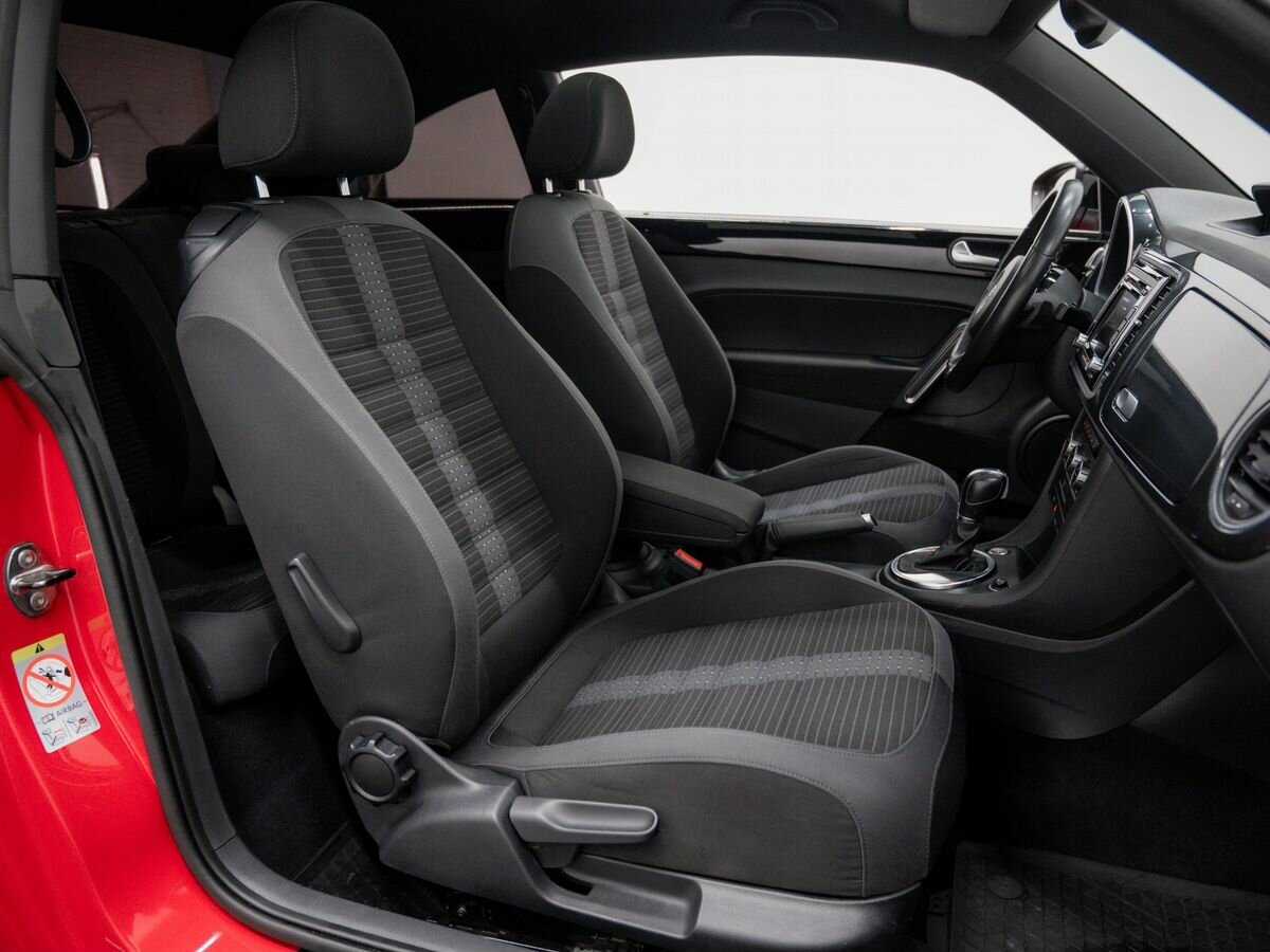 Volkswagen Beetle с пробегом — 2014 год. Фото: #7