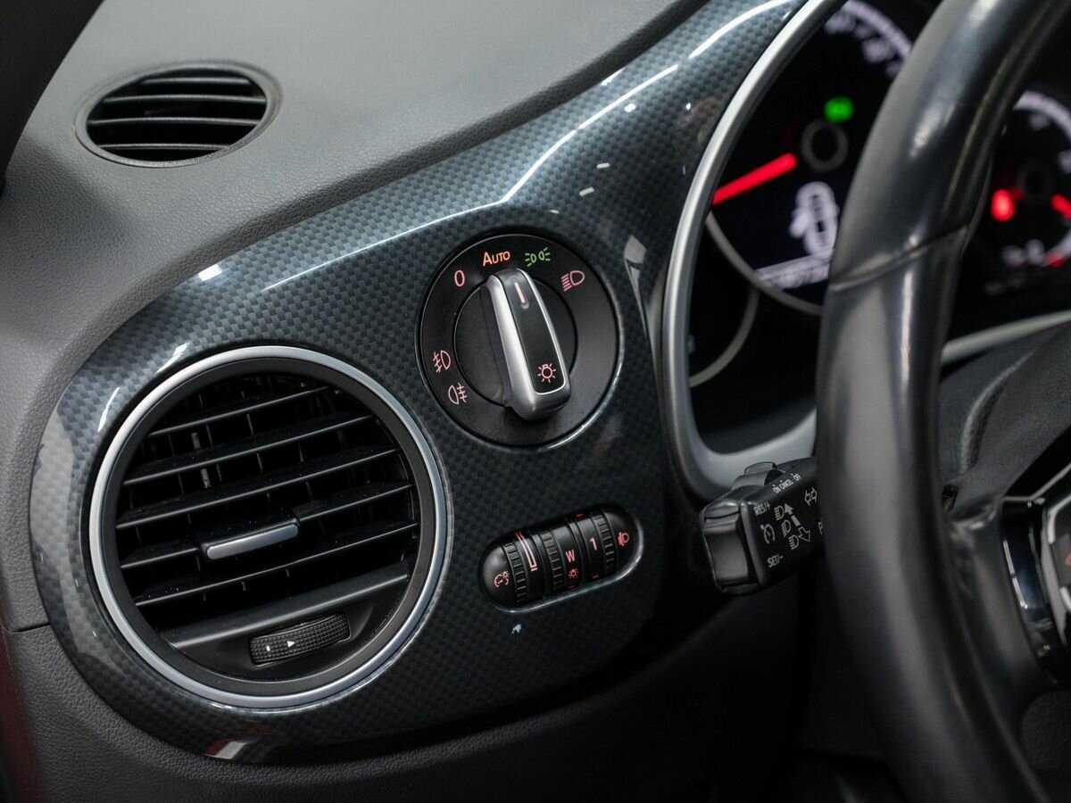 Volkswagen Beetle с пробегом — 2014 год. Фото: #15