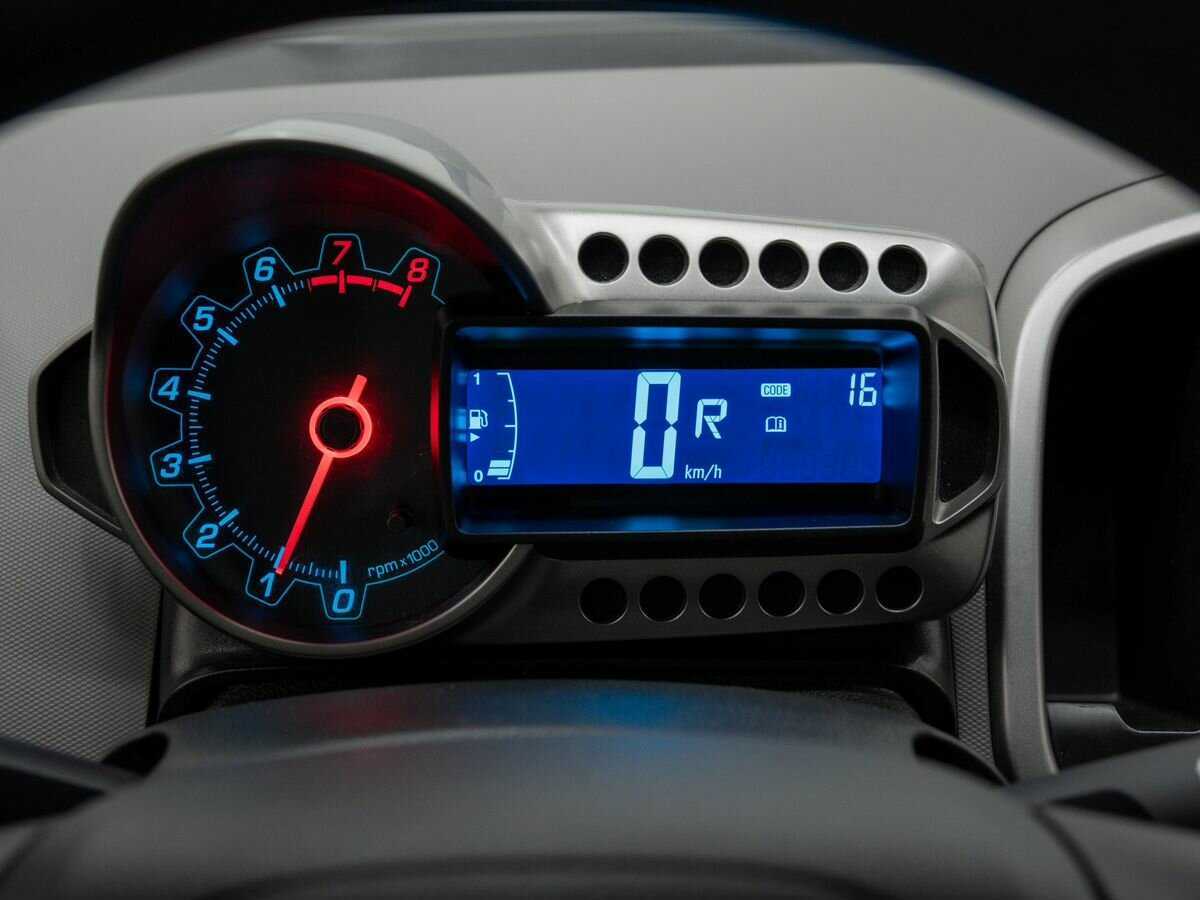 Chevrolet Aveo с пробегом — 2012 год. Фото: #16