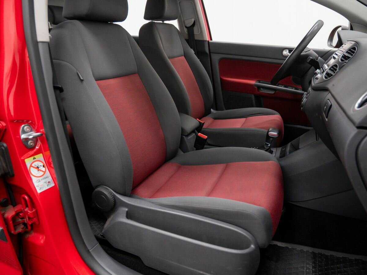 Volkswagen Golf Plus с пробегом — 2008 год. Фото: #6