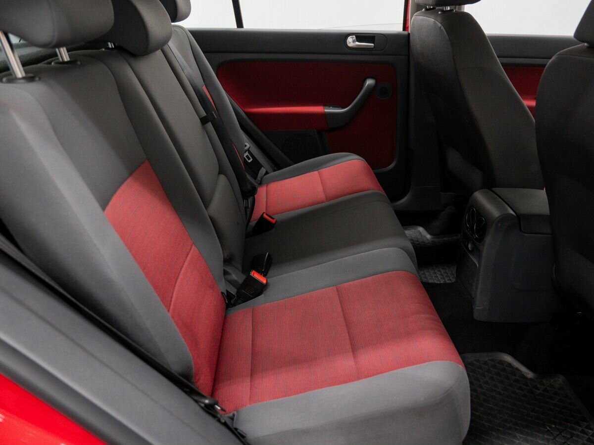 Volkswagen Golf Plus с пробегом — 2008 год. Фото: #7