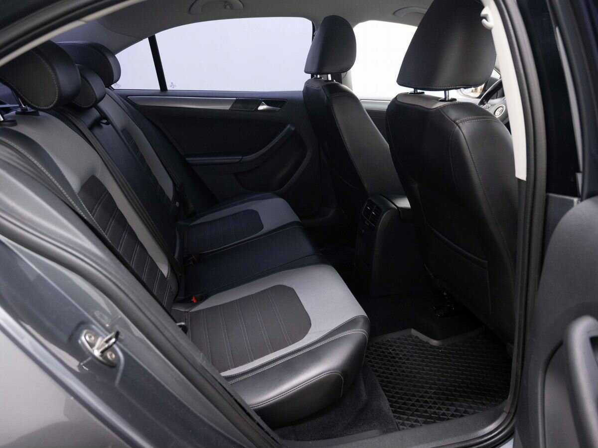Volkswagen Jetta с пробегом — 2012 год. Фото: #9