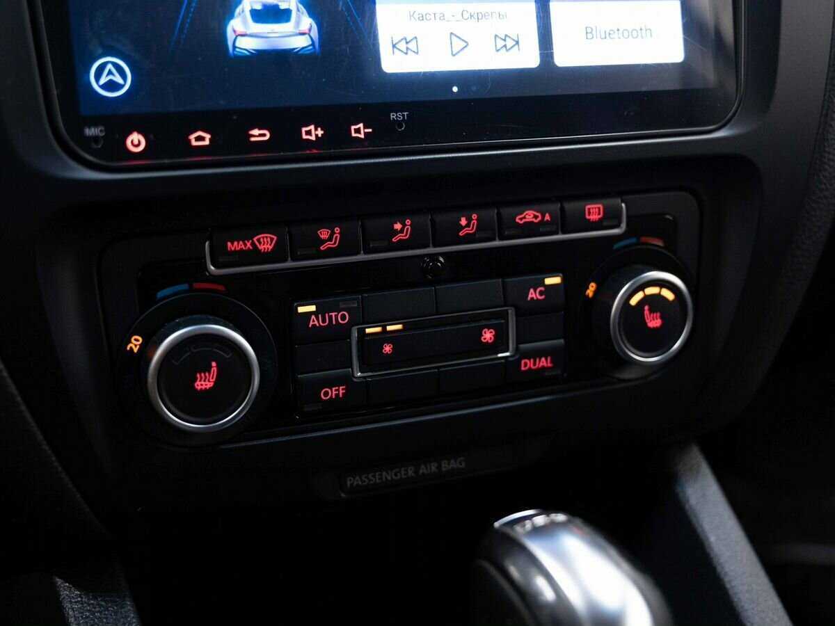 Volkswagen Jetta с пробегом — 2012 год. Фото: #19