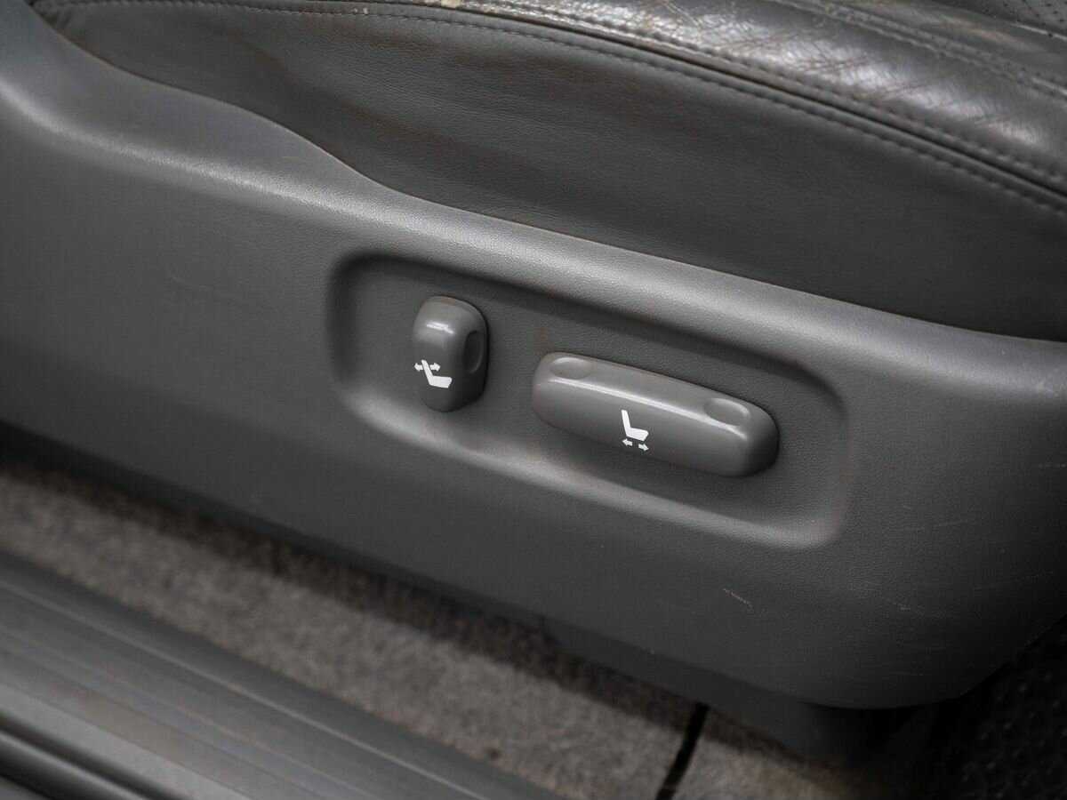 Toyota Land Cruiser Prado с пробегом — 2008 год. Фото: #23