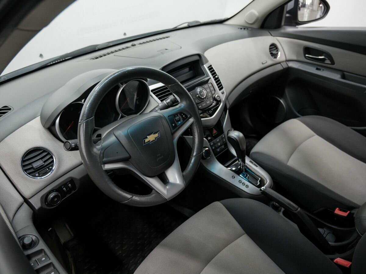 Chevrolet Cruze с пробегом — 2009 год. Фото: #12