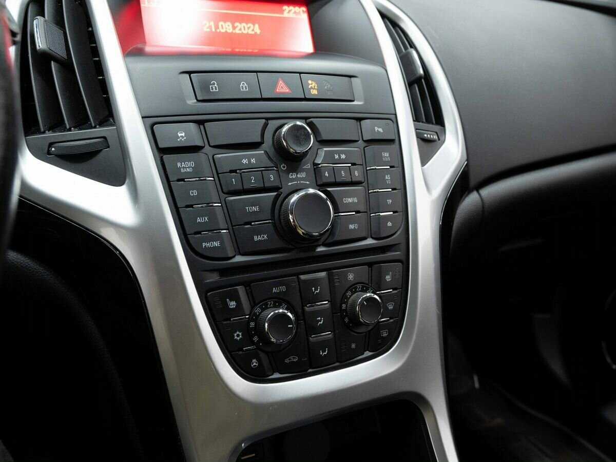 Opel Astra с пробегом — 2013 год. Фото: #19