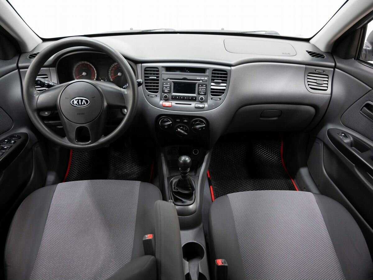 Kia Rio с пробегом — 2011 год. Фото: #12