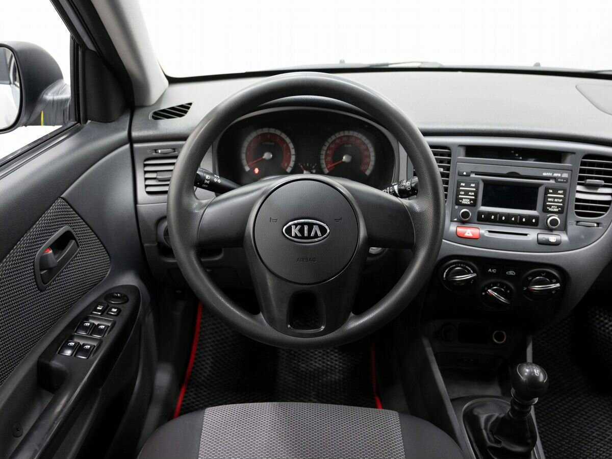 Kia Rio с пробегом — 2011 год. Фото: #13