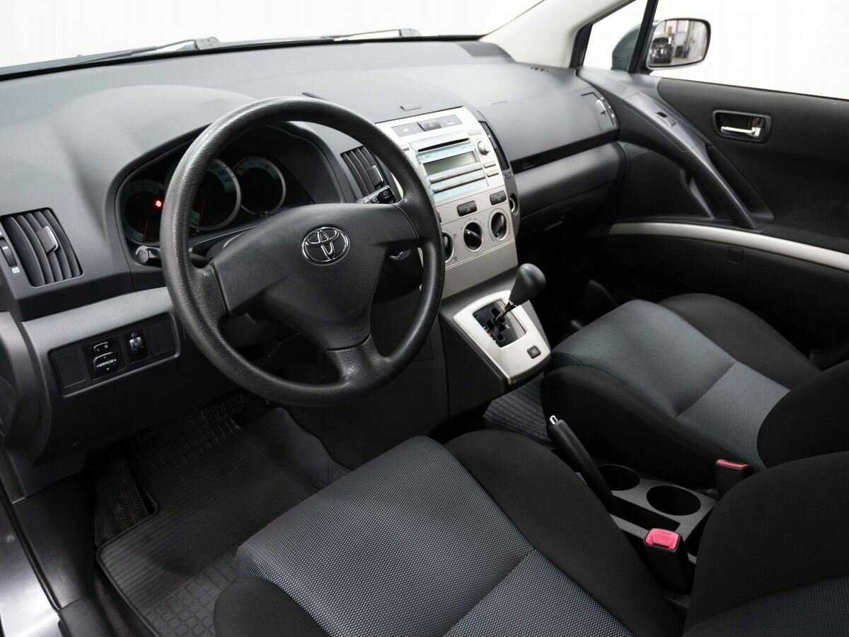 Toyota Corolla Verso с пробегом — 2008 год. Фото: #6