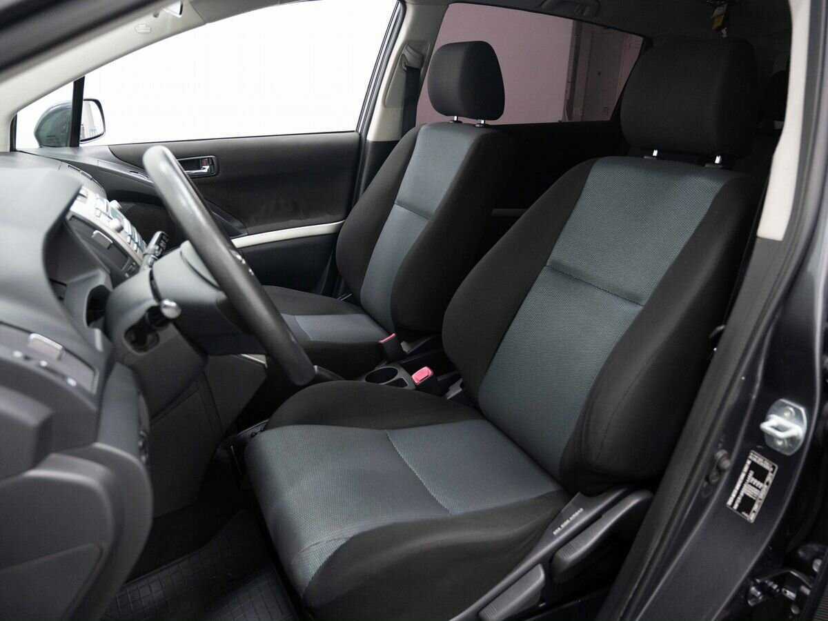 Toyota Corolla Verso с пробегом — 2008 год. Фото: #7