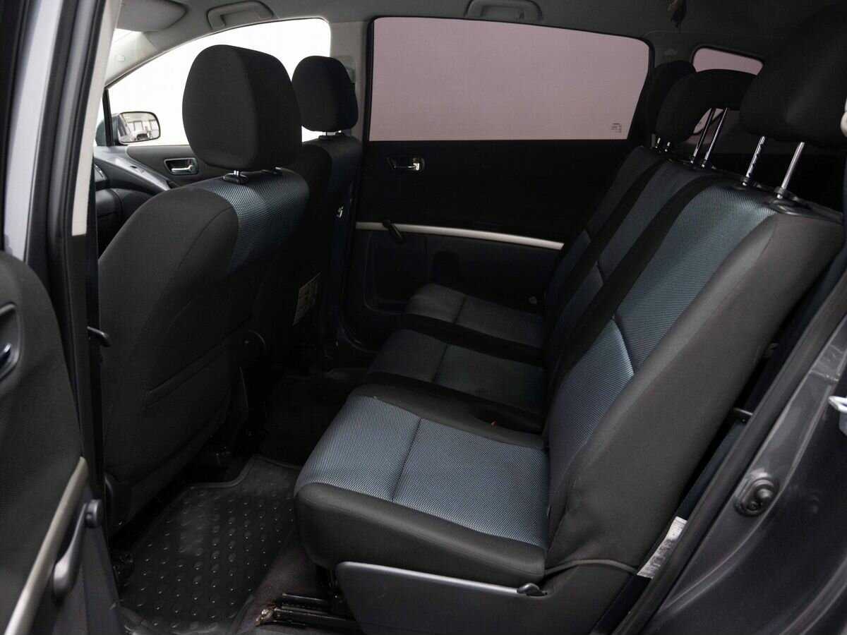 Toyota Corolla Verso с пробегом — 2008 год. Фото: #8