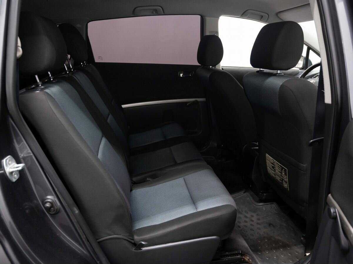 Toyota Corolla Verso с пробегом — 2008 год. Фото: #9