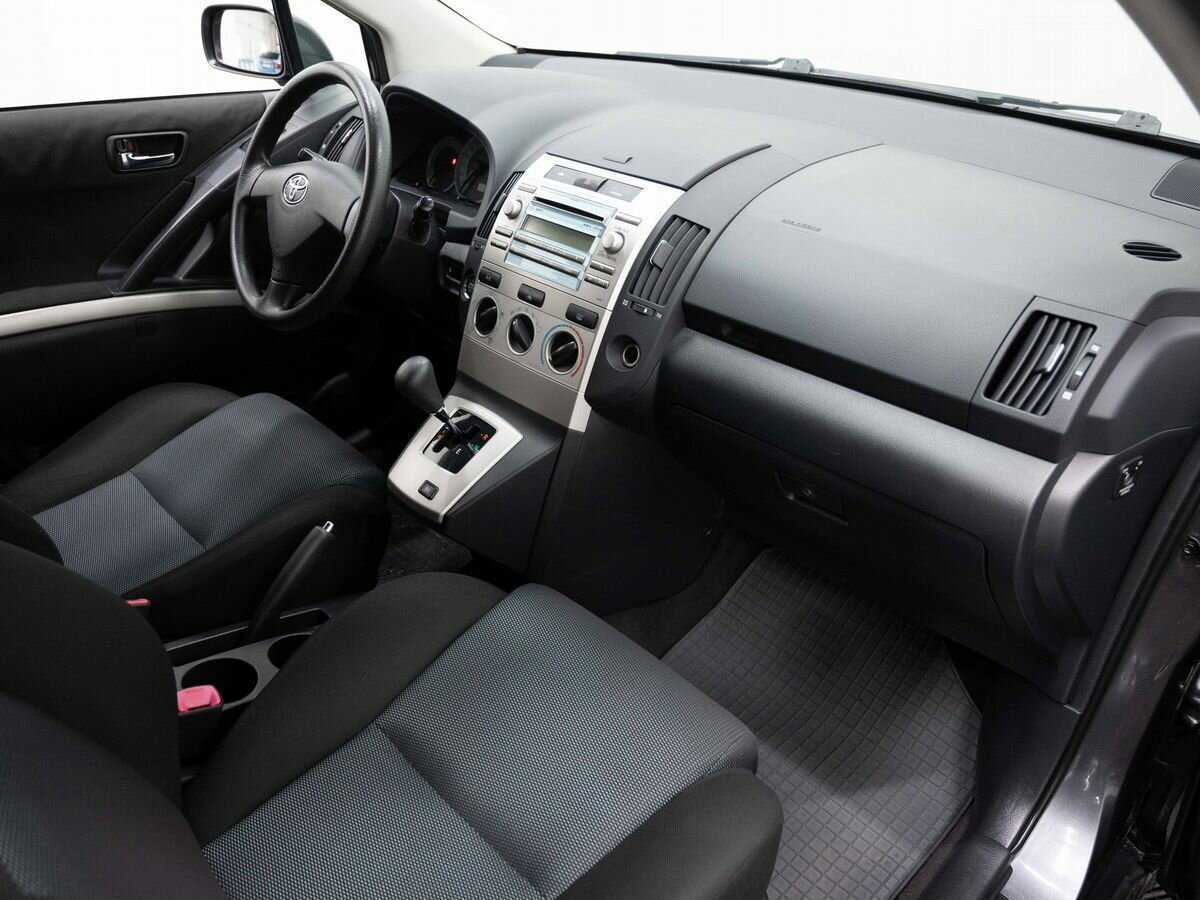 Toyota Corolla Verso с пробегом — 2008 год. Фото: #10