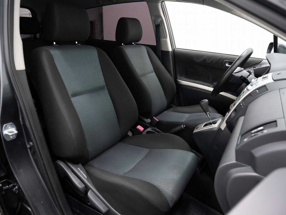 Toyota Corolla Verso с пробегом — 2008 год. Фото: #11