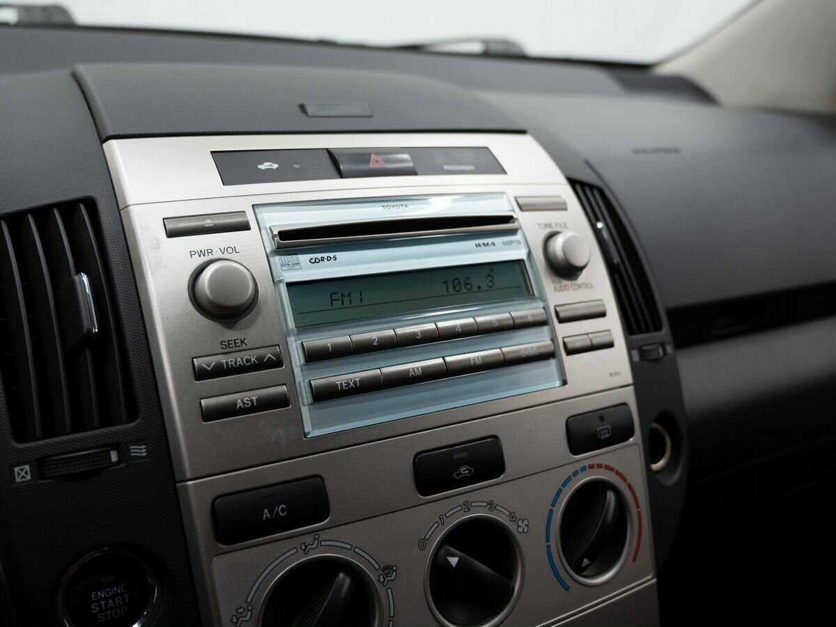 Toyota Corolla Verso с пробегом — 2008 год. Фото: #16