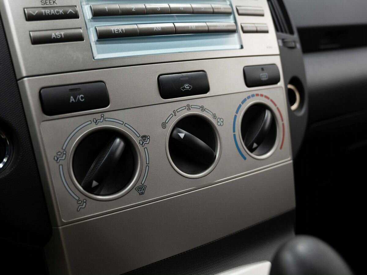 Toyota Corolla Verso с пробегом — 2008 год. Фото: #17