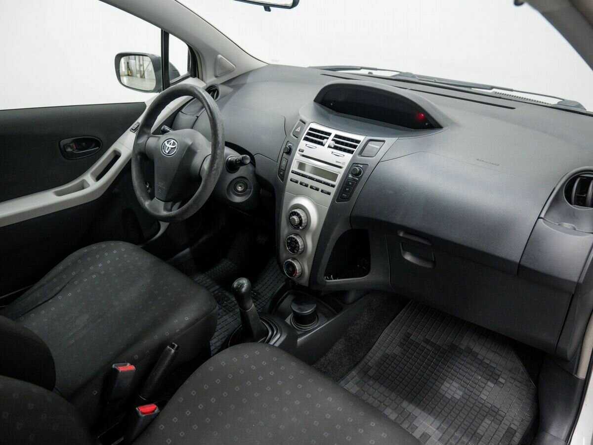 Toyota Yaris с пробегом — 2008 год. Фото: #6