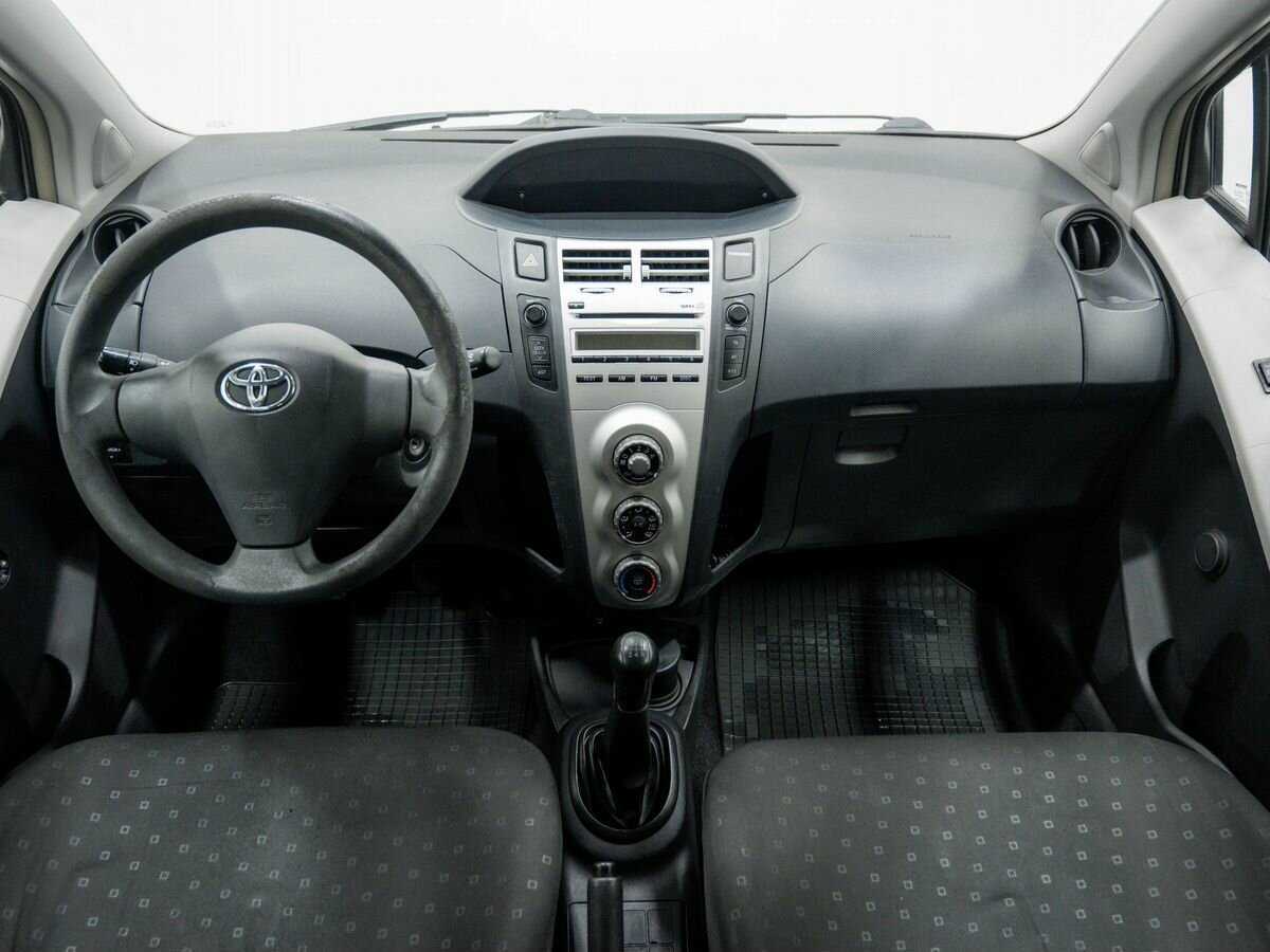 Toyota Yaris с пробегом — 2008 год. Фото: #9