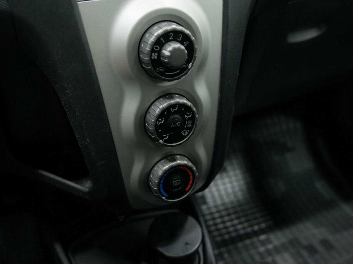 Toyota Yaris с пробегом — 2008 год. Фото: #16