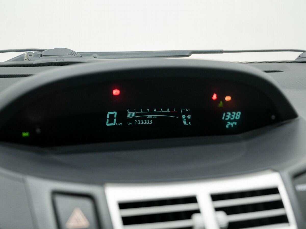 Toyota Yaris с пробегом — 2008 год. Фото: #18
