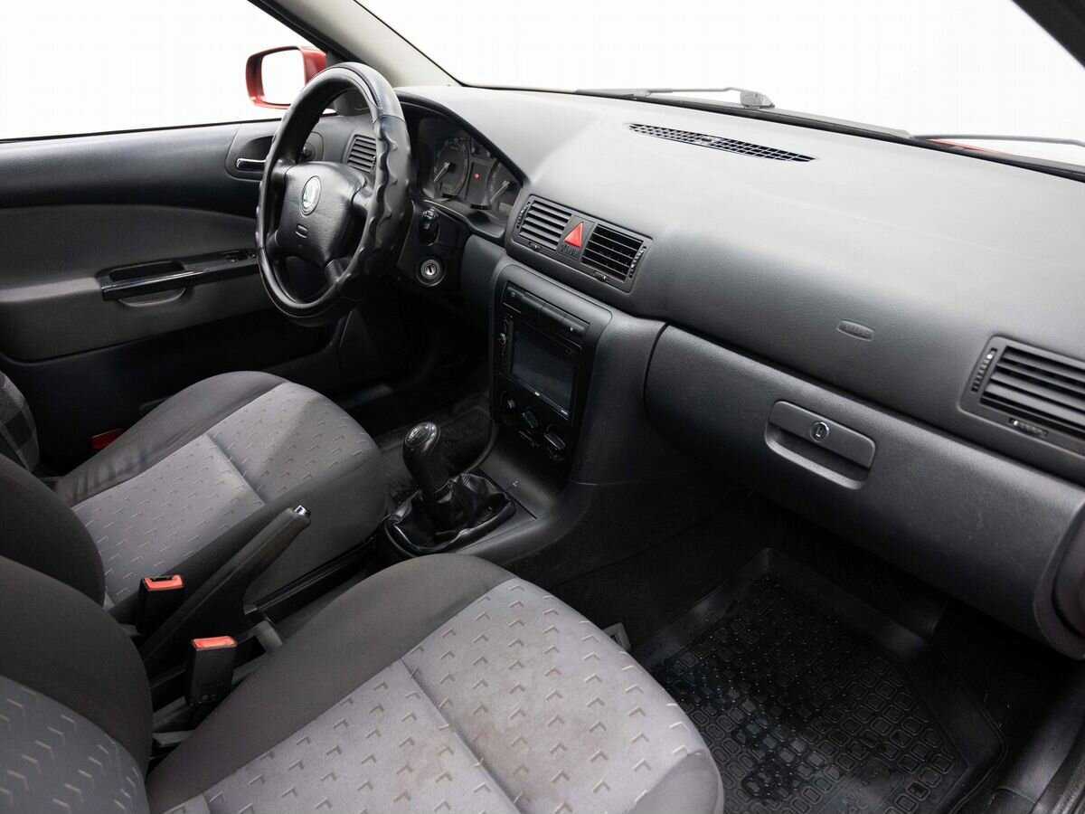 Skoda Octavia с пробегом — 2007 год. Фото: #10