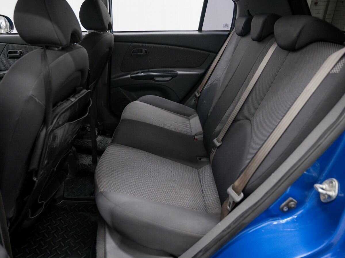 Kia Rio с пробегом — 2011 год. Фото: #10