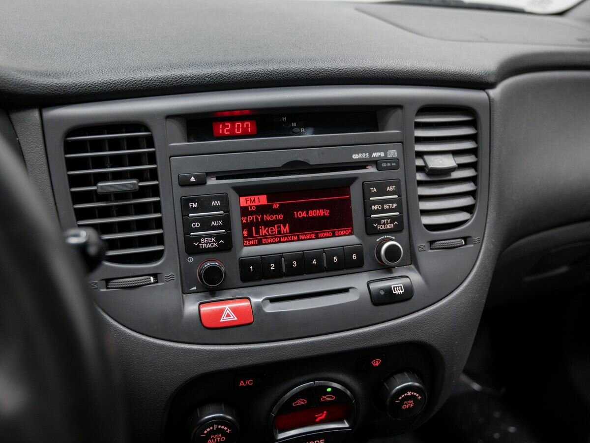 Kia Rio с пробегом — 2011 год. Фото: #18