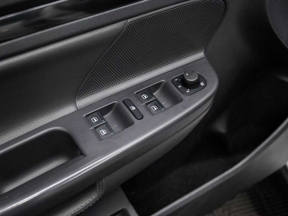 Volkswagen Golf с пробегом — 2008 год. Фото: #14