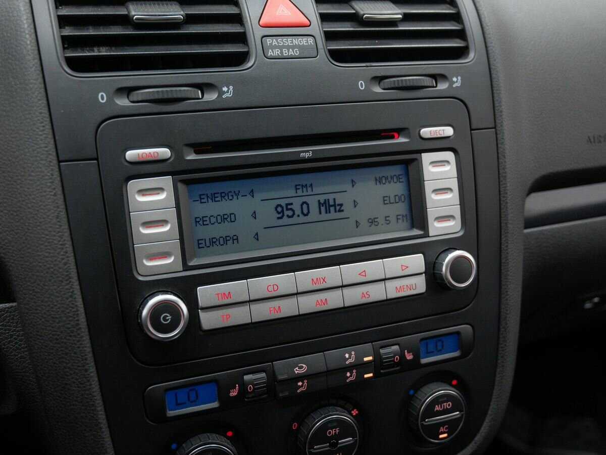 Volkswagen Golf с пробегом — 2008 год. Фото: #18