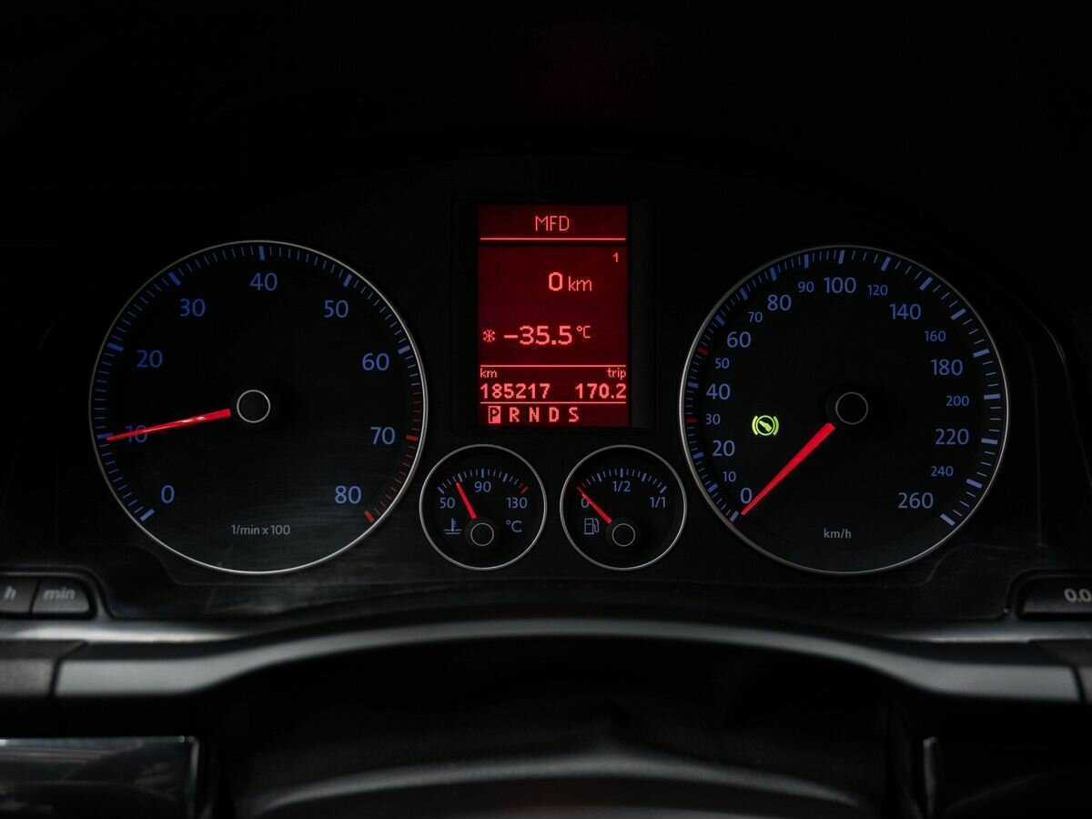 Volkswagen Golf с пробегом — 2008 год. Фото: #19